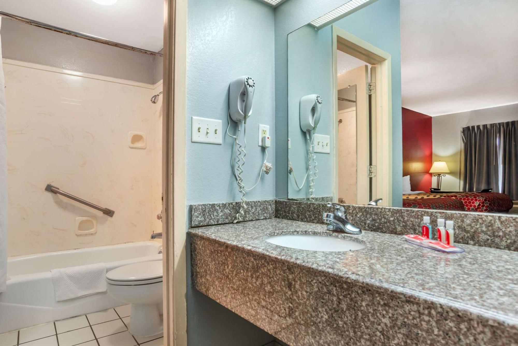 Econo Lodge Inn & Suites Philadelphia Exterior foto